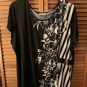 Avenue blouse size 26/28...never worn